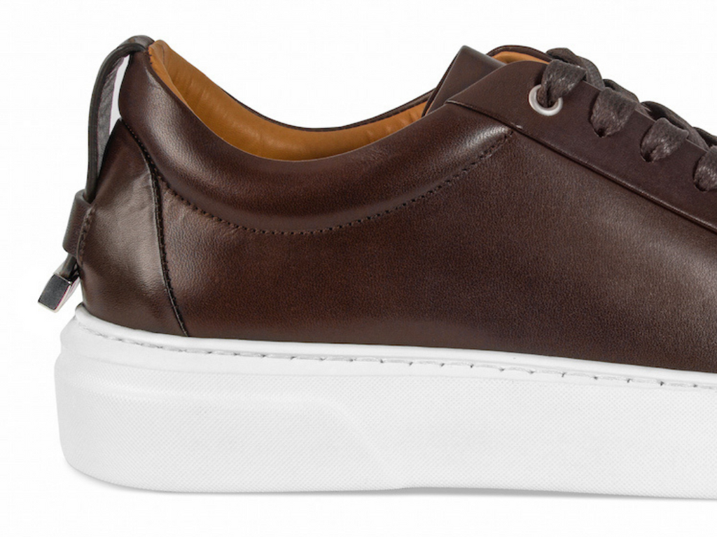 Cushiony men's brown sneakers