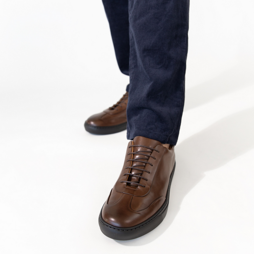 Men's brown sleek dress sneaker